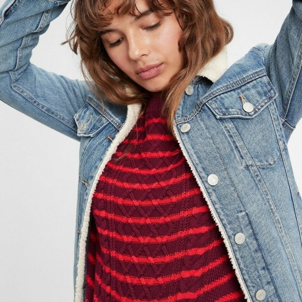 Gap Cable Knit Crew Neck Pullover Sweater (size S)